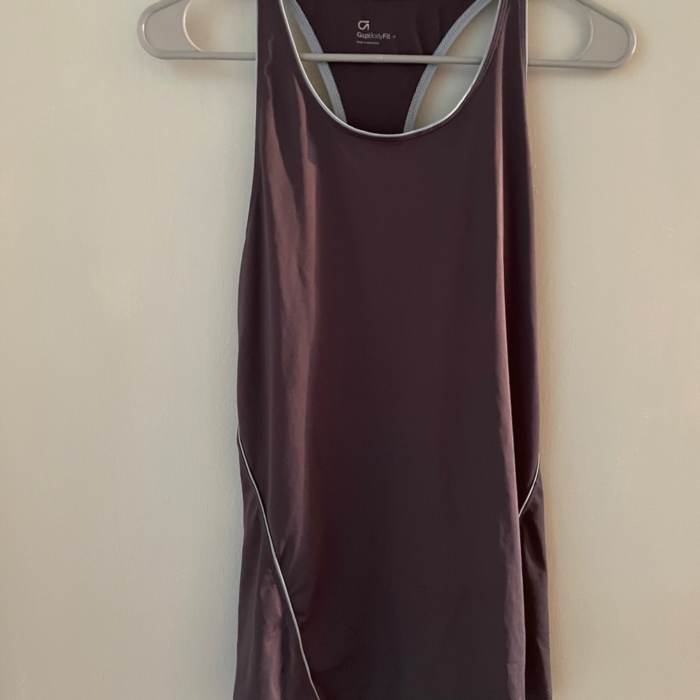 10 DOLLAR SALE ON EVERYTHING: Gapfit Tank